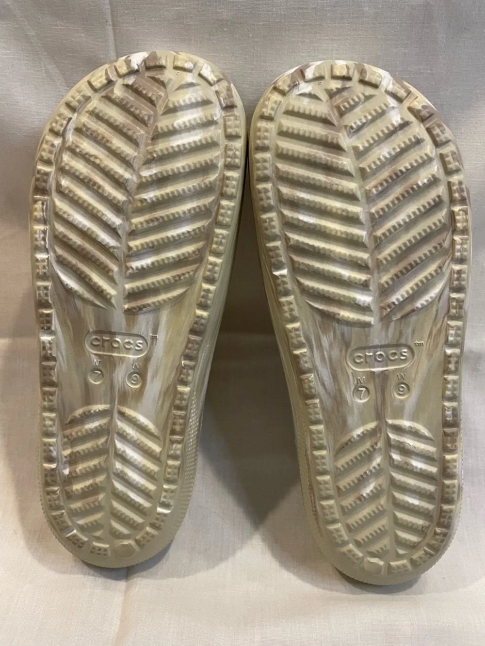 CROCS comfortable slip